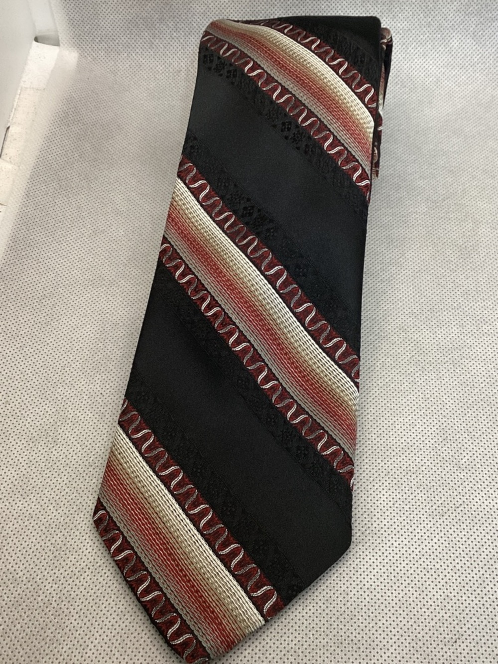 Gino Pompeii Tie Made in Italy Black Red Stripe 100% Polyester Mens Necktie